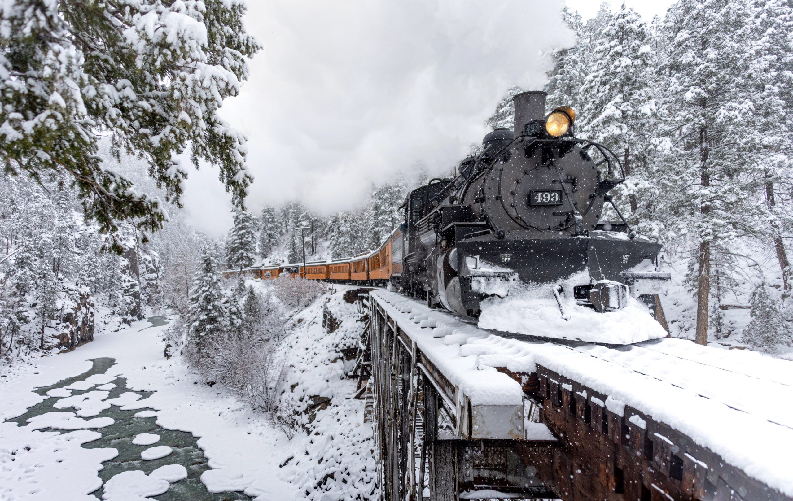 Steam Engine rounding the bend around the canyon